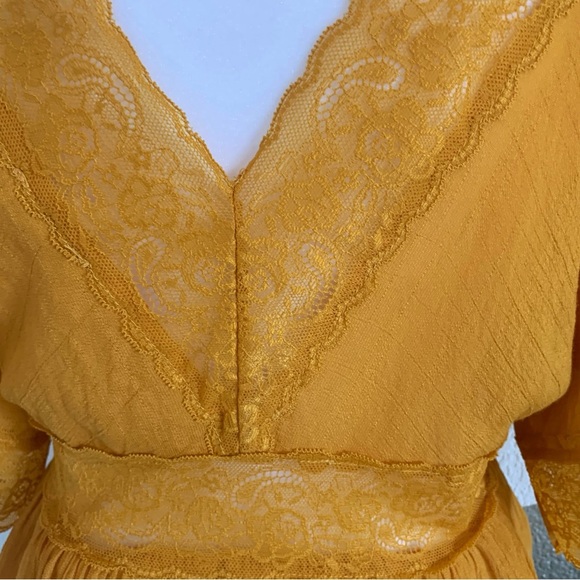 American Flirt Cropped Lace Blouse Size Medium - Picture 6 of 7